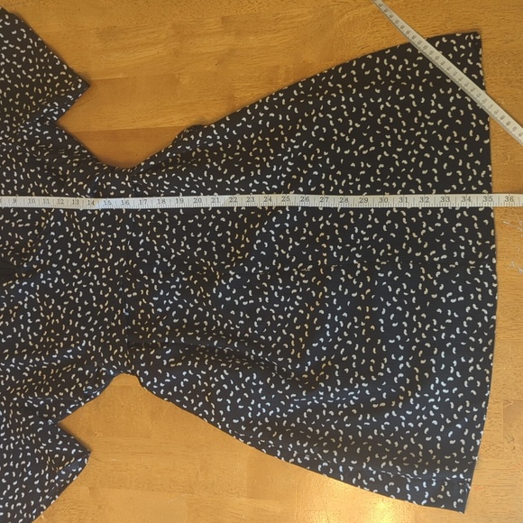 Cutest faux wrap dress with flutter sleeves - Picture 5 of 7